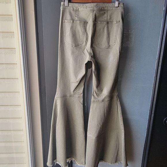 Free People Waist 29" Extreme Flared Bootcut Olive Clear Green Rise 11" in Retro - Picture 3 of 10
